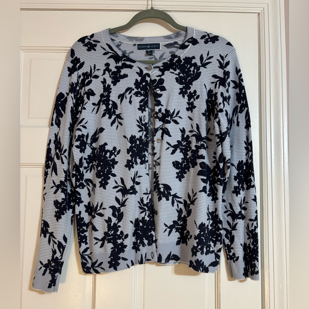 Karen Scott Women’s Blue Floral Cardigan Medium